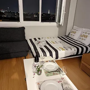 Charming With Eiffel View París